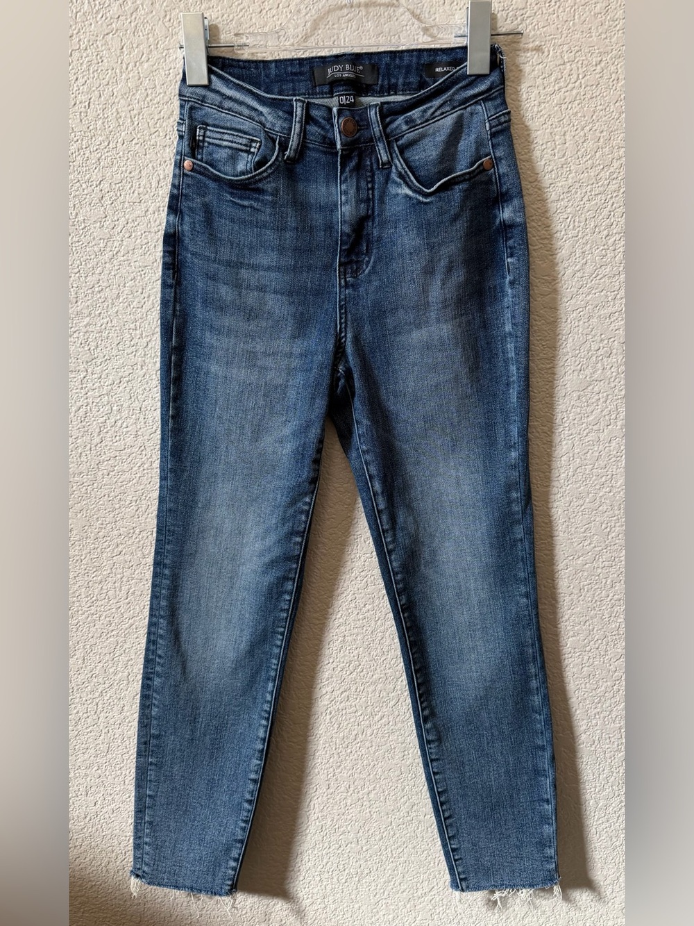 Judy Blue Women’s Size 0/ 24 Raw Hem Relaxed Fit Skinny Blue Jean Ankle 26”